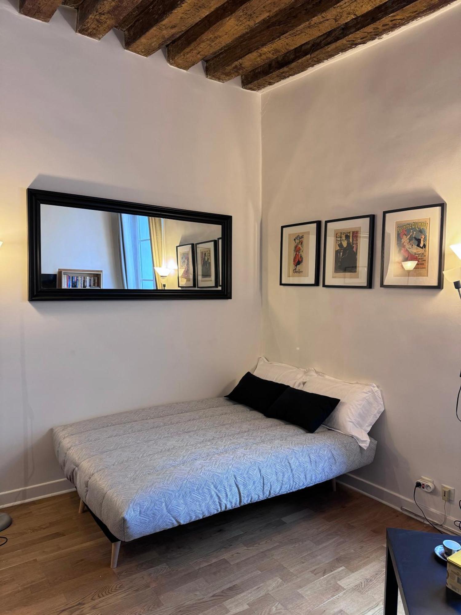 Appartement Typique Parisien Au Coeur Du Marais מראה חיצוני תמונה