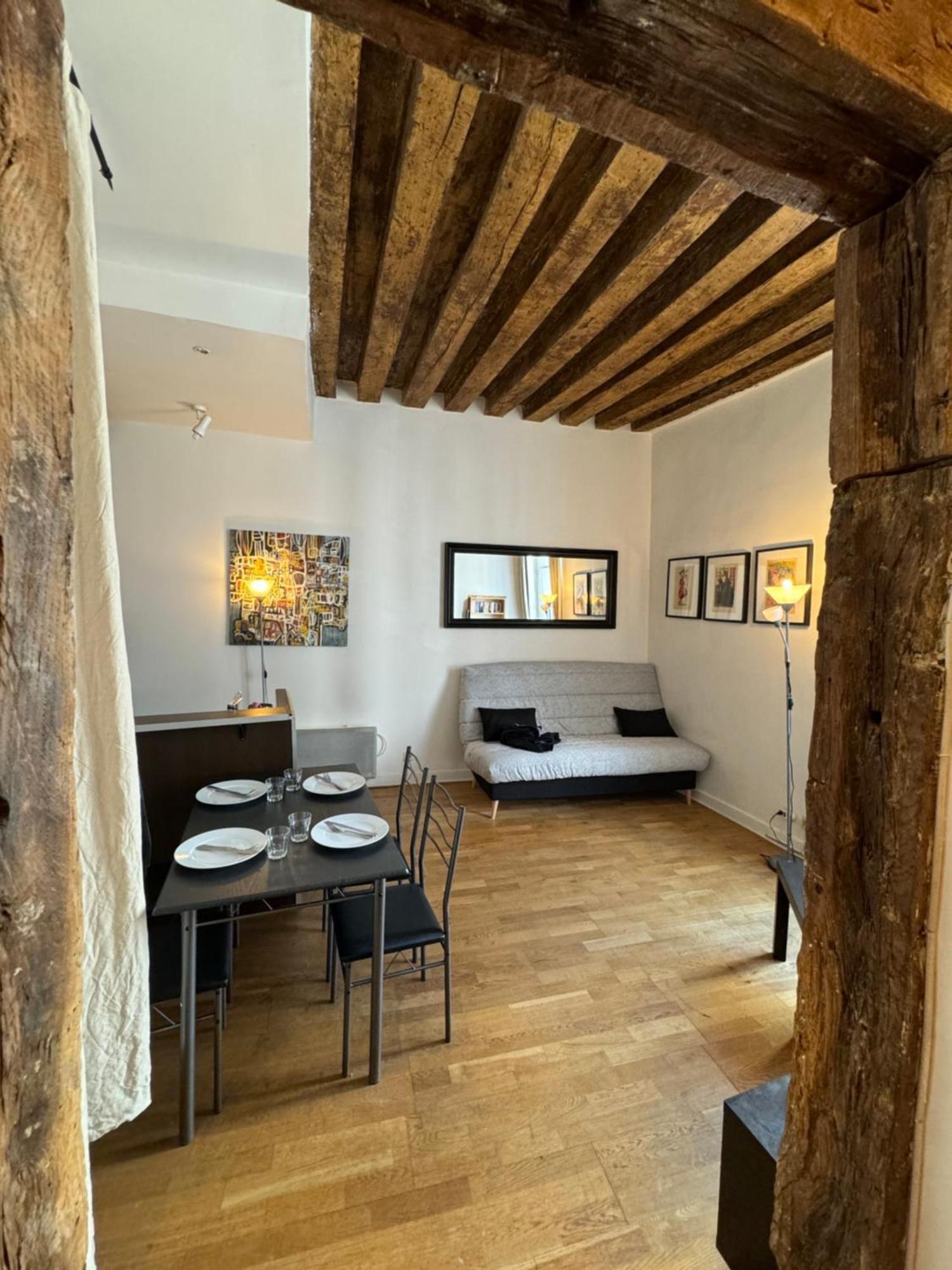 Appartement Typique Parisien Au Coeur Du Marais מראה חיצוני תמונה